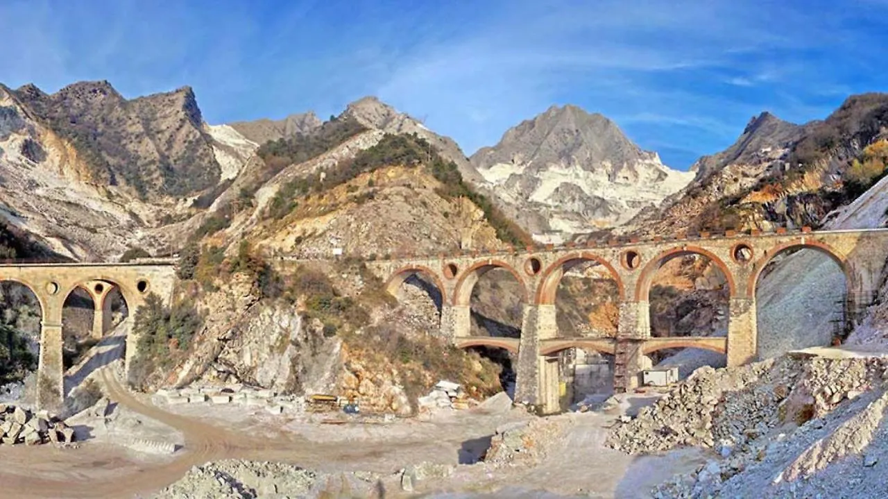 Lo Chalet Del Relax Carrara